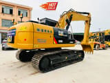 Escavatore cingolato Caterpillar 320D2 del 2020, vista posteriore tre quarti