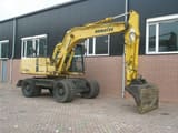 2000 Komatsu PW130ES-6K wheel excavator, side view
