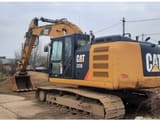 2014 Caterpillar 323E crawler excavator, rear three-quarter view