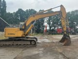 2000 Kato HD823LC crawler excavator, side view