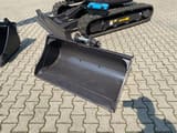 Berger Kraus BK4000KJS mini excavator bucket and tracks view