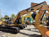 2025 Caterpillar 320D paletli ekskavatör yandan görünüm
