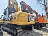Pelle sur chenilles Caterpillar 320D2 2026, vue arrière trois-quarts