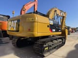 Escavatore cingolato Caterpillar 320D del 2024, vista posteriore tre quarti