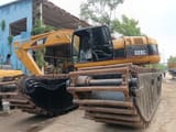 2024 Caterpillar 320CL Amphibienbagger, Frontansicht von drei Viertel