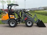 2026 Giant G2700 HD mini excavator, side view