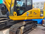 Komatsu PC200-7 crawler excavator, side view