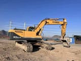 Hyundai 305LC-9T crawler excavator, side view