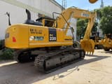 2020 Komatsu PC220-8 Raupenbagger, Ansicht von hinten-dreiviertel