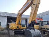 Koparka gąsienicowa Komatsu PC200-8 z 2018, widok z przodu pod kątem