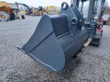 2019 Hitachi ZX300LCN-6 excavator bucket attachment