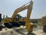 Escavatore cingolato Komatsu PC200-8 del 2021, vista anteriore tre quarti