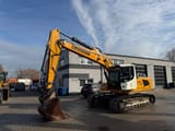 2015 Liebherr R922LC crawler excavator, side profile view