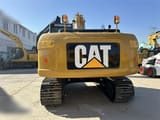 Koparka gąsienicowa Caterpillar 320D z 2022 roku, widok z tyłu