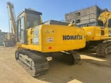 Escavadora de rastos Komatsu PC200-8 de 2018, vista traseira a três quartos