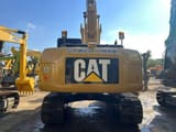 Escavatore cingolato Caterpillar 320D2 del 2022, vista posteriore