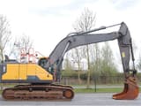2016 Volvo EC300EL crawler excavator, side view