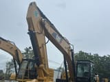 Escavatore cingolato Caterpillar 320D del 2023, vista anteriore tre quarti