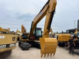 Escavatore cingolato Caterpillar 320D2 del 2022, vista anteriore tre quarti