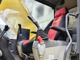 Escavadora de rastos Komatsu PC200-8 de 2018, vista interior da cabina