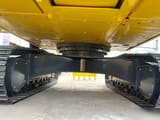 Vue du train de roulement d'une pelle sur chenilles Komatsu PC220-8 de 2020