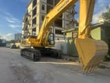 2020 Komatsu PC460LC-8 crawler excavator, side view