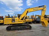 Escavatore cingolato Komatsu PC200-8 del 2023, vista laterale