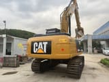 Escavatore cingolato Caterpillar 320D2 del 2022, vista posteriore