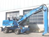 Vue latérale d’un manipulateur de matériaux Fuchs MHL320D de 2011