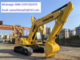 Escavadora de rastos Komatsu PC220-8 de 2024, vista traseira a três quartos
