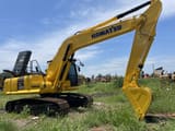 Escavatore cingolato Komatsu PC220-8 del 2023, vista laterale