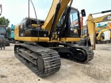 2023 Caterpillar 320D paletli ekskavatör, arka çapraz görünüm