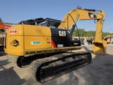 2020 Caterpillar 320D2 paletli ekskavatör, arka üç çeyrek görünüm