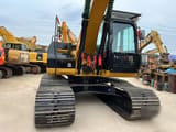 Escavatore cingolato Caterpillar 320D2 del 2022, vista frontale