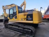 Koparka gąsienicowa Komatsu PC220-8 z 2018 roku, widok z boku