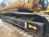 2016 Caterpillar 320CL crawler excavator side view of tracks