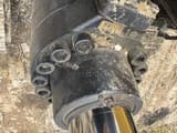 Dettaglio cilindro idraulico escavatore cingolato Caterpillar 320D2 del 2017
