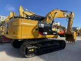 Escavatore cingolato Caterpillar 320D del 2024, vista posteriore tre quarti