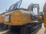 Pelle sur chenilles Caterpillar 320D 2025, vue arrière trois-quarts