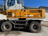 2011 Liebherr 924 wheel excavator side view