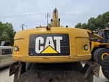 Escavadora de rodas Caterpillar M320D2 de 2017 em vista traseira