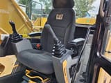 2024 Caterpillar 320D2 rupsgraafmachine interieur cabine aanzicht