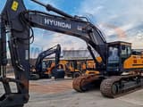 2020 Hyundai 520 crawler excavator, side profile view