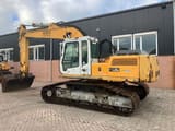 2001 Liebherr 924 Litronic crawler excavator, side view