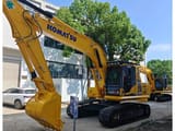 Escavatore cingolato Komatsu PC220-8 del 2025, vista anteriore tre quarti