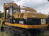 Caterpillar 320C paletli ekskavatör, arkadan üç çeyrek görünüm
