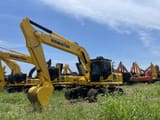 Escavatore cingolato Komatsu PC220-8 del 2023, vista laterale
