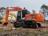 Hitachi Zaxis 200 crawler excavator, side profile view