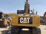 Escavadora de rastos Caterpillar 320D2L, vista traseira