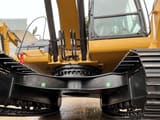 Escavatore cingolato Caterpillar 320D del 2016, vista dal basso del carro